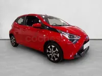Usado Toyota Aygo X-cite 72 CV (52 kW) 2019 Rojo Utilitario