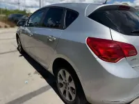 Usado Opel Astra Selective 110 CV (80 kW) 2014 Gris Utilitario