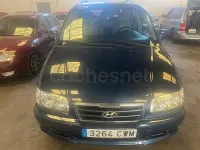 Usado Hyundai Trajet GLS 112 CV (82 kW) 2004 Azul Monovolumen