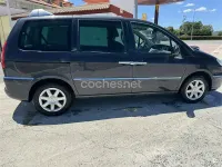 Usado Peugeot 807 Premium 136 CV (100 kW) 2010 Gris / plata Monovolumen