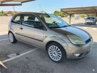 Usado Ford Fiesta 68 CV (50 kW) 2005 Beige Utilitario