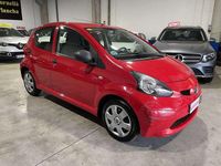 Usado Toyota Aygo 68 CV (50 kW) 2007 Rojo Utilitario