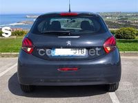 Usado Peugeot 208 Active 100 CV (73 kW) 2016 Gris / plata Utilitario