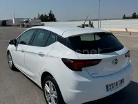 Usado Opel Astra Dynamic 110 CV (80 kW) 2016 Blanco Berlina