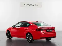 Usado Skoda Octavia SportLine 150 CV (110 kW) 2025 Rojo Berlina