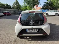 Usado Toyota Aygo X-cite 69 CV (50 kW) 2018 Blanco Utilitario