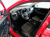 Usado Kia Stonic 101 CV (74 kW) 2024 Rojo SUV