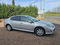 Usado Renault Laguna III Dynamique 110 CV (80 kW) 2010 Gris / plata Berlina