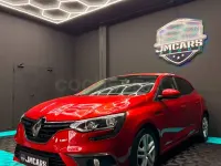 Usado Renault Mégane Zen 132 CV (97 kW) 2016 Granate Berlina