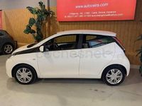 Usado Toyota Aygo X-play 69 CV (50 kW) 2016 Blanco Utilitario