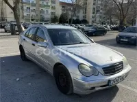 Usado Mercedes C220 Classic 125 CV (91 kW) 2001 Gris / plata Berlina