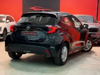 Usado Toyota Yaris 125 CV (91 kW) 2023 Negro Utilitario
