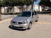 Usado Renault Clio II Expression 85 CV (62 kW) 2005 Gris / plata Berlina