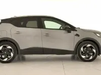 Usado Renault Captur Techno 100 CV (73 kW) 2025 Gris / plata SUV