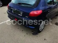 Usado Peugeot 206 75 CV (55 kW) 2001 Azul Berlina