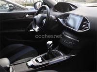 Usado Peugeot 308 130 CV (95 kW) 2019 Blanco Berlina