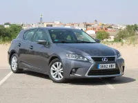Usado Lexus CT200h Executive Line 136 CV (100 kW) 2014 Gris / plata Berlina
