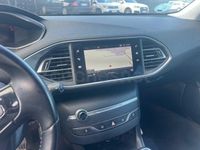 Usado Peugeot 308 Allure 130 CV (95 kW) 2021 Blanco Berlina