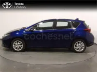 Usado Toyota Auris Hybrid Active 136 CV (100 kW) 2017 Azul Berlina