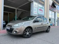 Usado Renault Clio III Collection 75 CV (55 kW) 2012 Beige Berlina