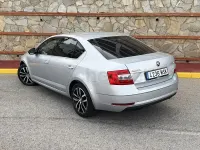 Usado Skoda Octavia Style 115 CV (84 kW) 2019 Gris / plata Berlina
