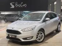 Usado Ford Focus Trend 120 CV (88 kW) 2016 Gris / plata Berlina