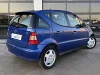 Usado Mercedes A170 90 CV (66 kW) 1999 Azul Utilitario