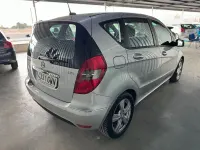 Usado Mercedes A180 Avantgarde 109 CV (80 kW) 2010 Gris / plata Monovolumen