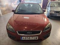 Usado Ford Focus Ghia 115 CV (84 kW) 2006 Granate Berlina