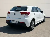 Usado Kia Rio 100 CV (73 kW) 2022 Blanco Berlina