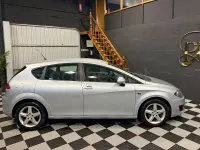 Usado Seat Leon Reference 105 CV (77 kW) 2010 Gris / plata Utilitario
