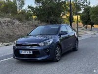 Usado Kia Rio 100 CV (73 kW) 2017 Azul Berlina