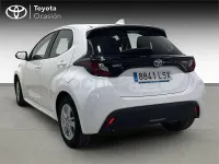 Usado Toyota Yaris Hybrid Business Edition 116 CV (85 kW) 2021 Blanco Berlina