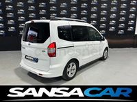 Usado Ford Tourneo Courier Trend 100 CV (73 kW) 2015 Blanco Monovolumen