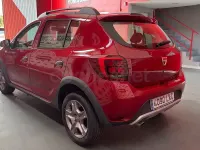 Usado Dacia Sandero Comfort 95 CV (69 kW) 2020 Rojo Berlina