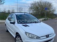 Usado Peugeot 206 70 CV (51 kW) 2005 Blanco Berlina