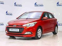 Usado Hyundai i20 75 CV (55 kW) 2015 Rojo Berlina