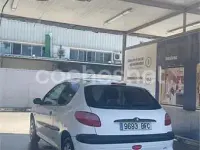 Usado Peugeot 206 60 CV (44 kW) 2001 Blanco Berlina