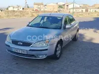 Usado Ford Mondeo Ghia 130 CV (95 kW) 2005 Gris / plata Berlina