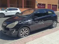Usado Opel Corsa Selective 95 CV (69 kW) 2012 Negro Utilitario