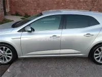 Usado Renault Mégane Zen 130 CV (95 kW) 2017 Gris / plata Berlina