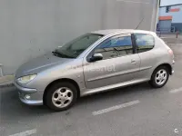 Usado Peugeot 206 75 CV (55 kW) 2003 Gris / plata Berlina