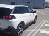 Usado Peugeot 5008 Active 130 CV (95 kW) 2022 Blanco SUV
