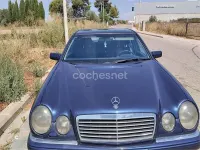 Usado Mercedes E300 Avantgarde 177 CV (130 kW) 1999 Azul Berlina