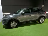 Usado VW T-Roc 110 CV (80 kW) 2023 Gris / plata SUV