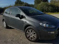 Usado Fiat Punto Young 69 CV (50 kW) 2013 Gris Utilitario