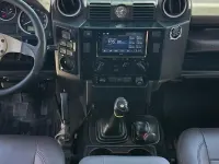 Usado Land Rover Defender 122 CV (89 kW) 2011 Gris Familiar