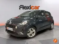 Usado Hyundai i10 67 CV (49 kW) 2023 Gris Utilitario