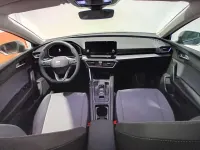 Usado Seat Leon Style 150 CV (110 kW) 2023 Gris Berlina