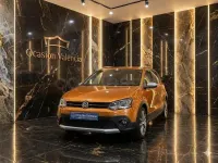 Usado VW Polo Cross 90 CV (66 kW) 2016 Naranja Utilitario